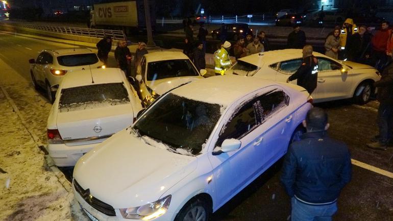 Erzurumda buzlanma; 30 araç birbirine girdi, 13 kişi yaralandı