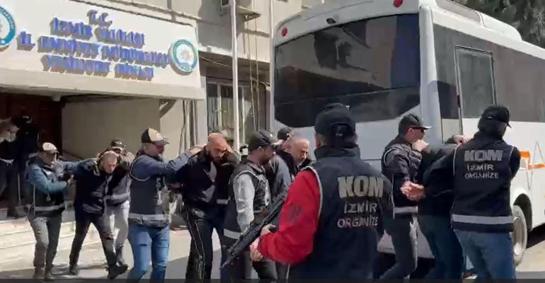 İzmir merkezli Mahzen 13 operasyonunda 15 şüpheli tutuklandı