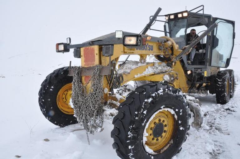 Karsta kar ve tipi; 47 köy yolu kapandı