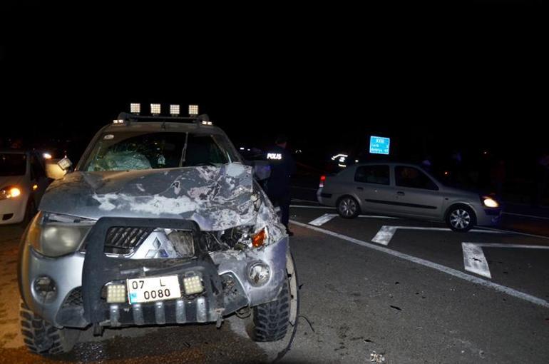 Antalyada 3 aracın karıştığı kazada 3 kişi öldü