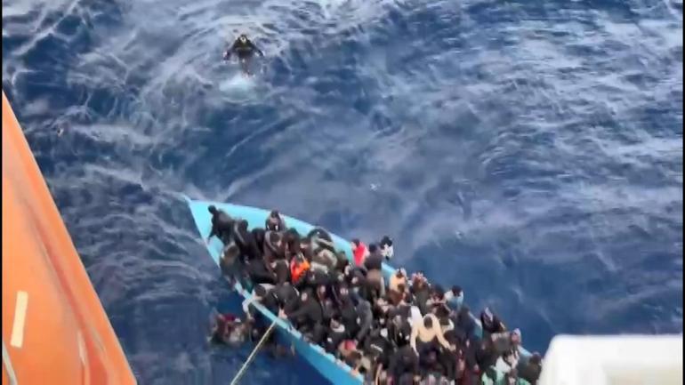 Türk tanker gemisi uluslararası sularda boğulmak üzere olan 139 mülteciyi kurtardı