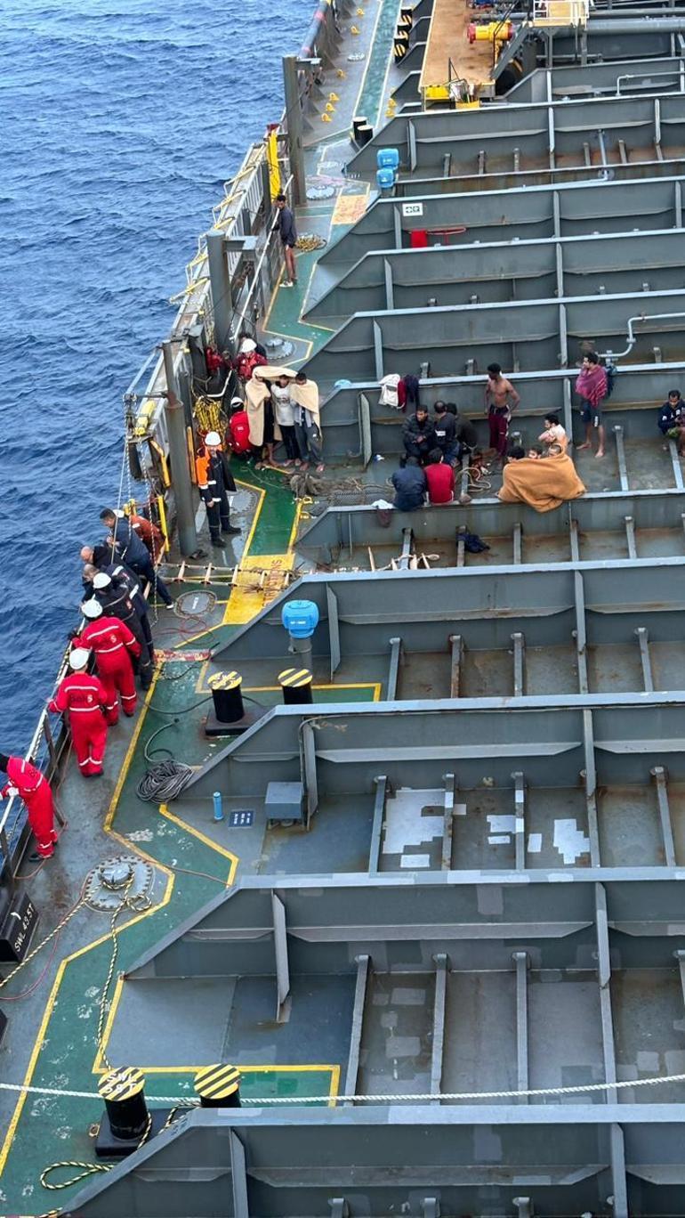 Türk tanker gemisi uluslararası sularda boğulmak üzere olan 139 mülteciyi kurtardı