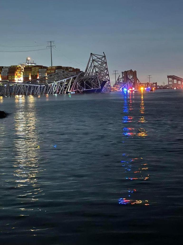 ABDde çöken köprüde kurtarma çalışmaları devam ediyor