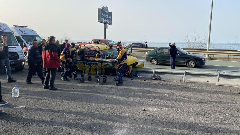Rizede, cenaze dönüşü bariyere saplanan taksideki 4 kişi yaralandı