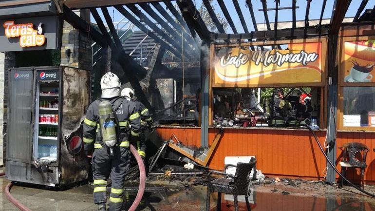 Kafedeki yangında 2 çalışan dumandan etkilendi