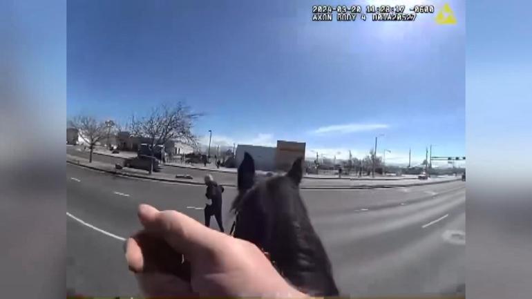 ABD’de atlı polisin hırsızı kovalaması kameraya yansıdı