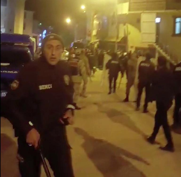Erzurumun 2 ilçesinde seçim olayları; 1i polis 4 yaralı