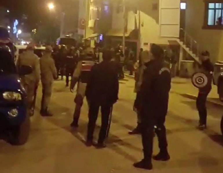 Erzurumun 2 ilçesinde seçim olayları; 1i polis 4 yaralı