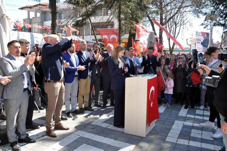 22 yaşındaki Zeynep, Türkiyenin en genç bağımsız belediye başkanı oldu