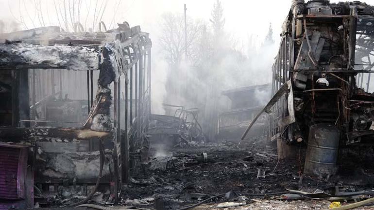 Bursada hurdalıkta çıkan yangında 6 otobüs alev alev yandı