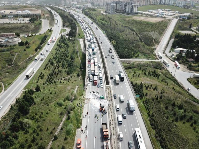 TEM Otoyolunda zincirleme kaza; İstanbul yönü trafiğe kapandı