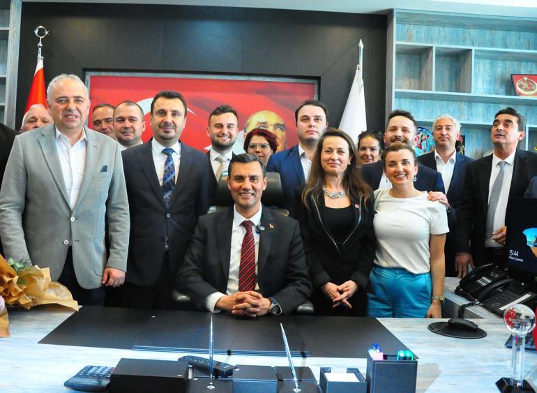 Manisa Büyükşehir Belediye Başkanı CHPli Zeyrek, mazbatasını aldı