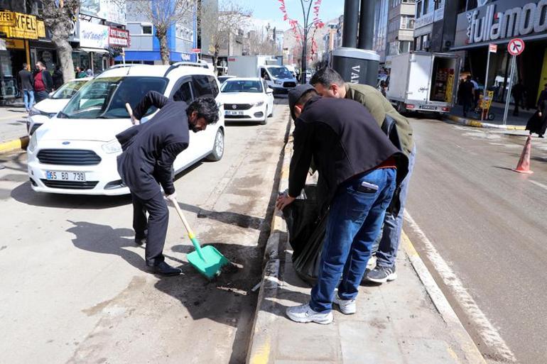 Vanda olaylar sona erdi; yapılan çağrılarla sokaklar temizlenmeye başlandı