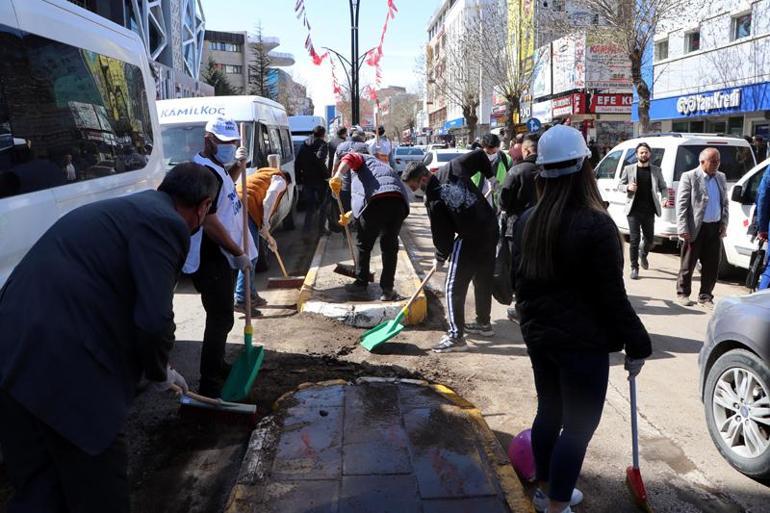 Vanda olaylar sona erdi; yapılan çağrılarla sokaklar temizlenmeye başlandı