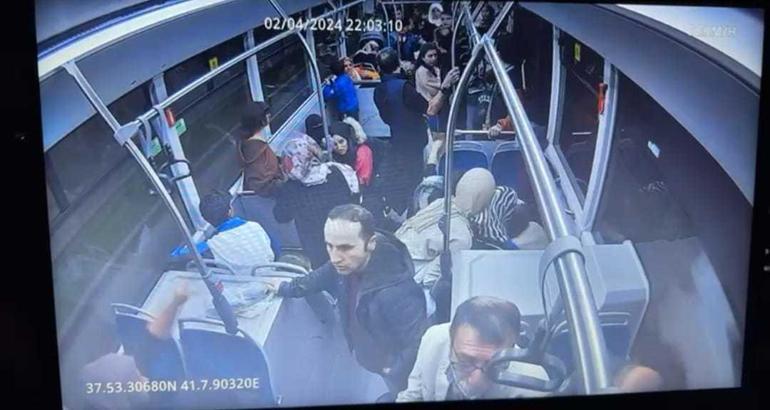 Batmandaki olaylar sırasında belediye otobüsüne taşlı saldırı kamerada