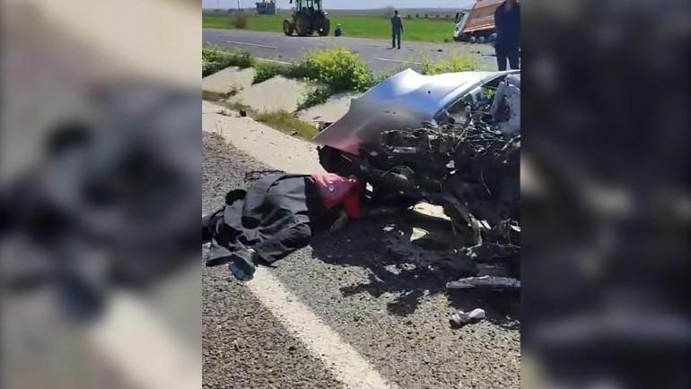 Şanlıurfa’da otomobil ile kamyon çarpıştı: 2si çocuk 4 ölü