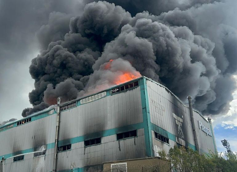 Tekirdağda fabrika yangını: 10 işçi dumandan etkilendi