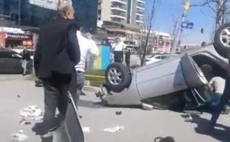 Ankarada otomobilin çarptığı motosikletli ağır yaralandı; kaza kamerada
