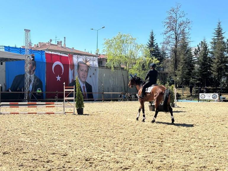Ankarada 10 Nisan Binicilik Yarışları yapıldı