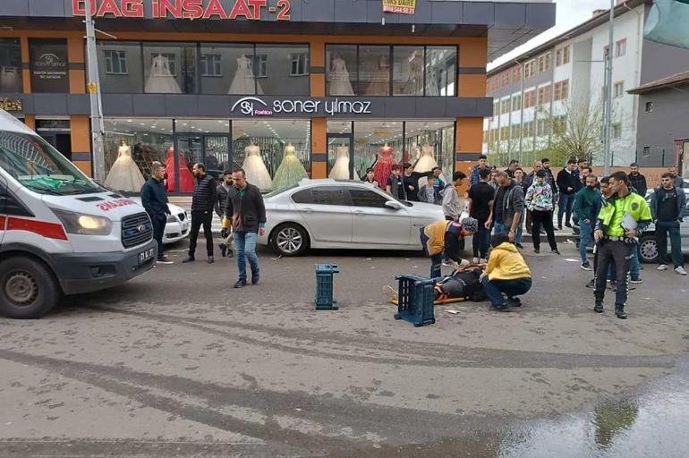 Diyarbakırda otomobilin çarptığı motokurye yaralandı; o anlar kamerada