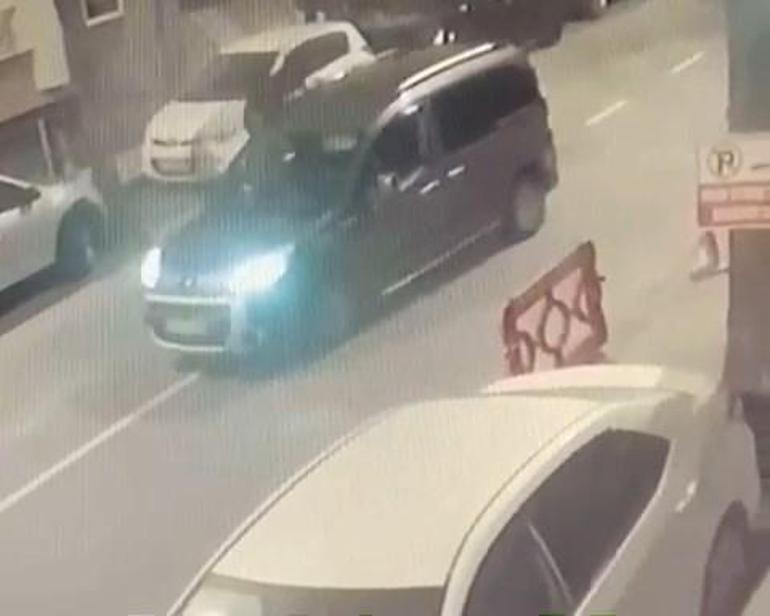 Avcılar’da film sahnelerini aratmayan saldırı: Camdan sarkıp taksiye kurşun yağdırdı