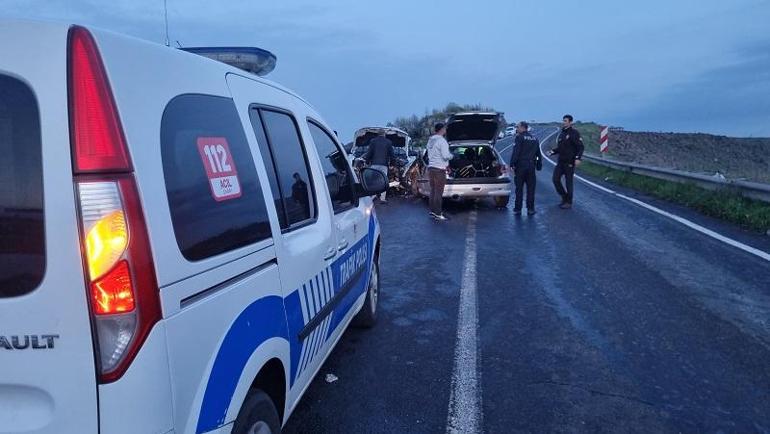Diyarbakırda 2 otomobil kafa kafaya çarpıştı: 9 yaralı