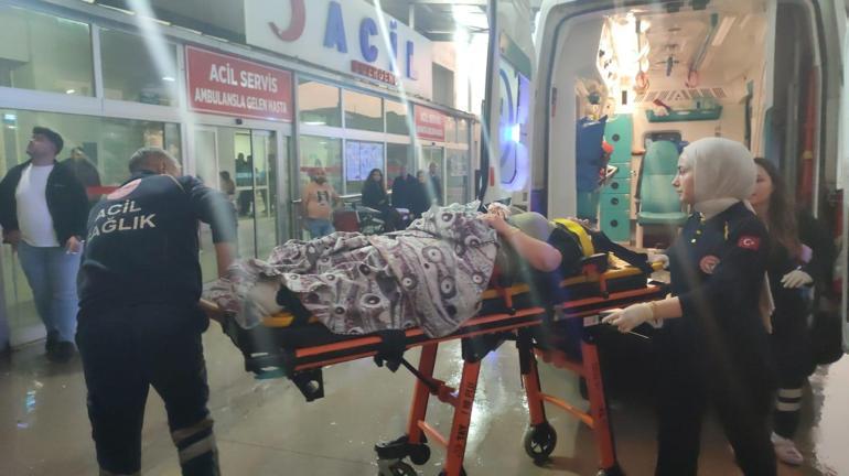 Adanada minibüs devrildi: 5 yaralı