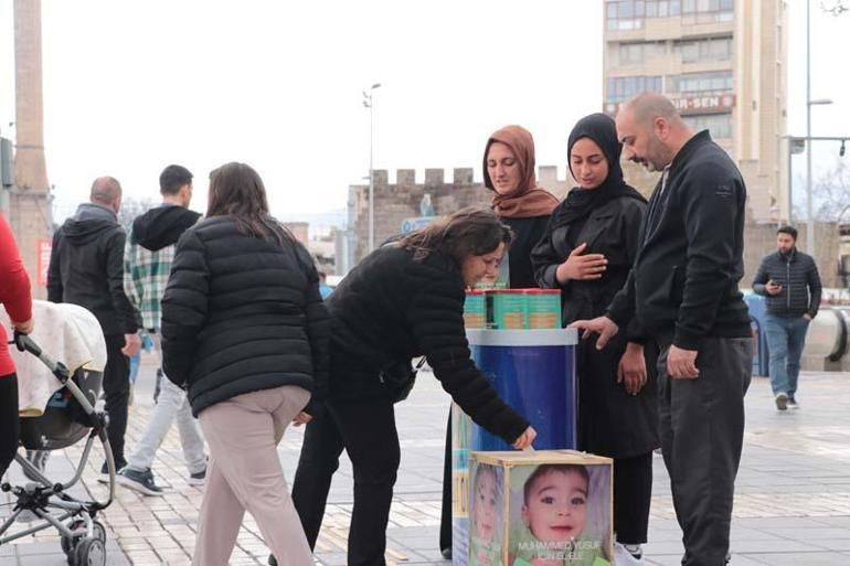SMAlı Muhammed bayramı yoğun bakımda, ailesi yardım standında geçiriyor
