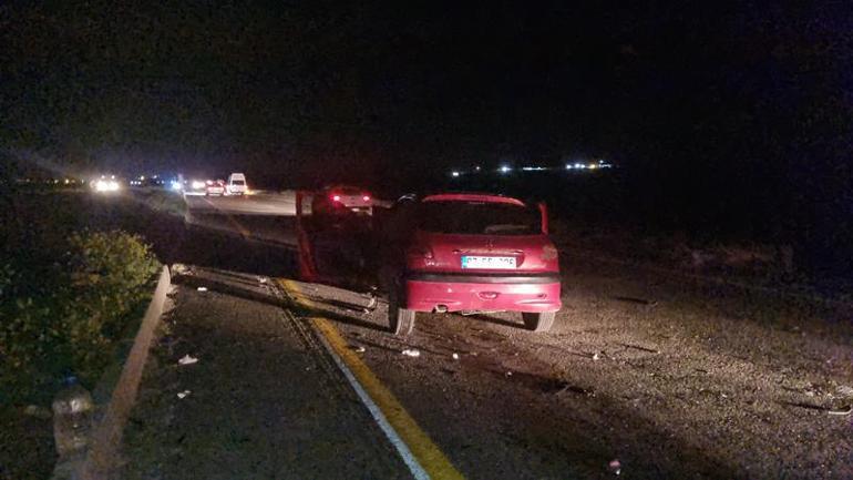 Diyarbakırda otomobil ile minibüs çarpıştı: 13 yaralı