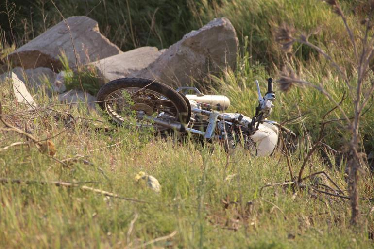 Çanakkalede motosiklet, bariyerlere çarptı: 2 ölü