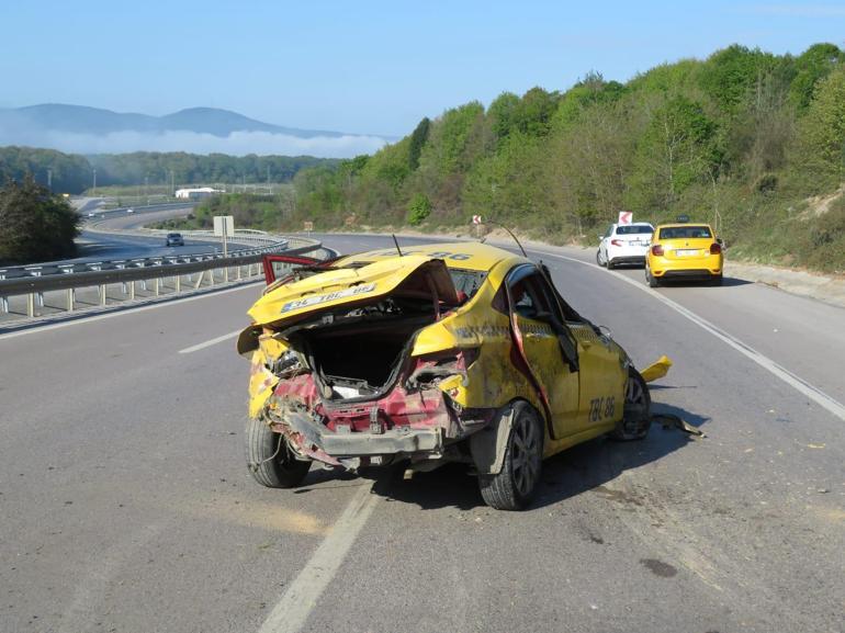 Çekmeköy’de bariyerlere çarpan ehliyetsiz sürücü takla attı:1 yaralı