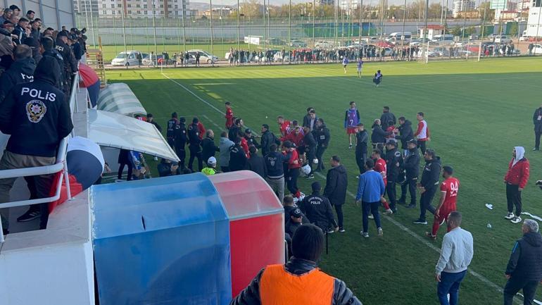 TFF 3. Ligde futbolcular arasındaki kavgaya polis müdahale etti