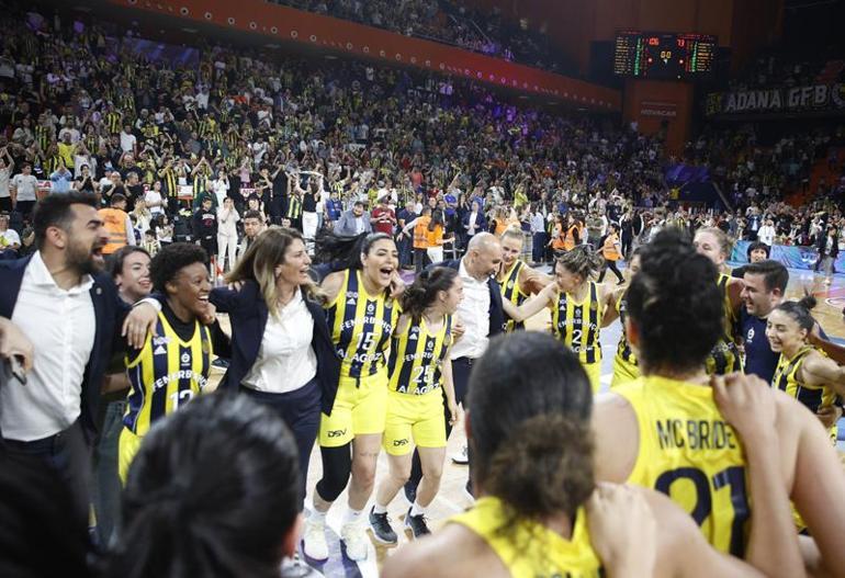 EuroLeague şampiyonu Fenerbahçe Alagöz Holding kupasını aldı