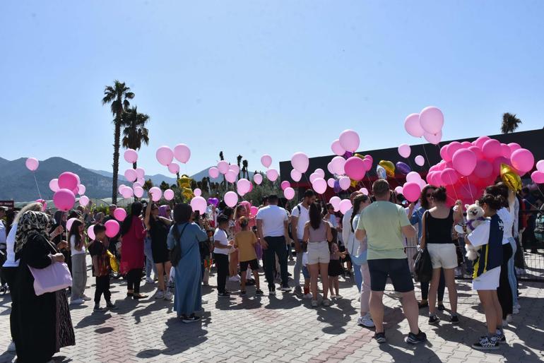 Kampanyası yüzde 100e ulaşan SMAlı Mihra için pembe balonlar gökyüzüne bırakıldı