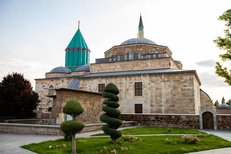 Bakan Ersoy: Bayramda 1,7 milyon kişi müze ve ören yerlerini ziyaret etti
