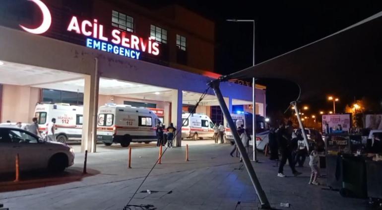 Diyarbakır-Şanlıurfa kara yolunda otomobiller çarpıştı; 10 yaralı