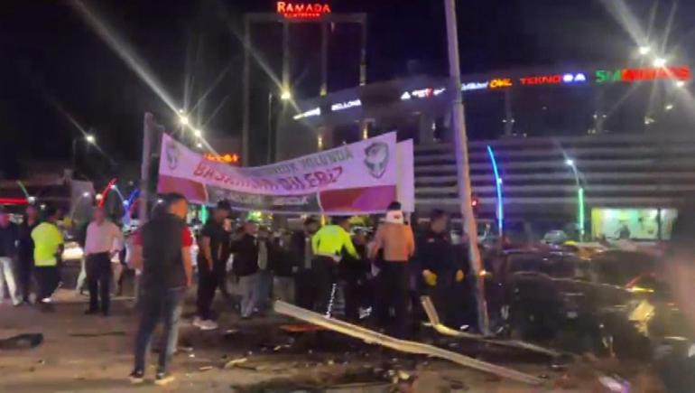 Diyarbakır-Şanlıurfa kara yolunda otomobiller çarpıştı; 10 yaralı