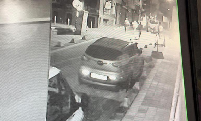 Kadıköydeki bıçaklı saldırının güvenlik kamerası görüntüleri ortaya çıktı