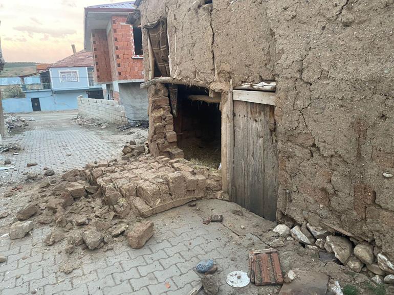 Tokatta şiddetli depremler; Birçok ev ve cami minareleri yıkıldı