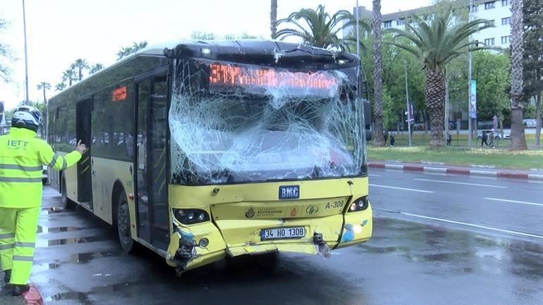 Fatihte 2 İETT otobüsü çarpıştı