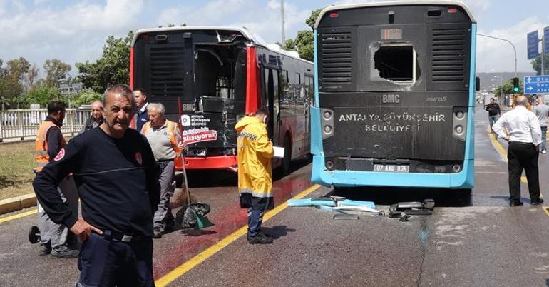 3ü halk otobüsü, 7 aracın karıştığı kazada 8 yaralı