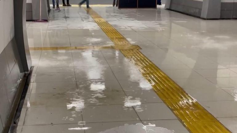 Yenibosna Metro İstasyonunu su bastı