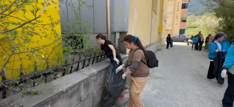 Sakin şehir Şavşatta, temizlik seferberliği; sokak sokak çöp topladılar
