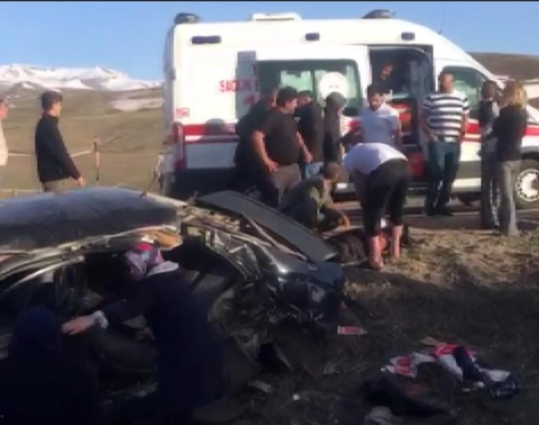 Erzurumda kamyonet ile otomobil çarpıytı: 1 ölü, 6 yaralı