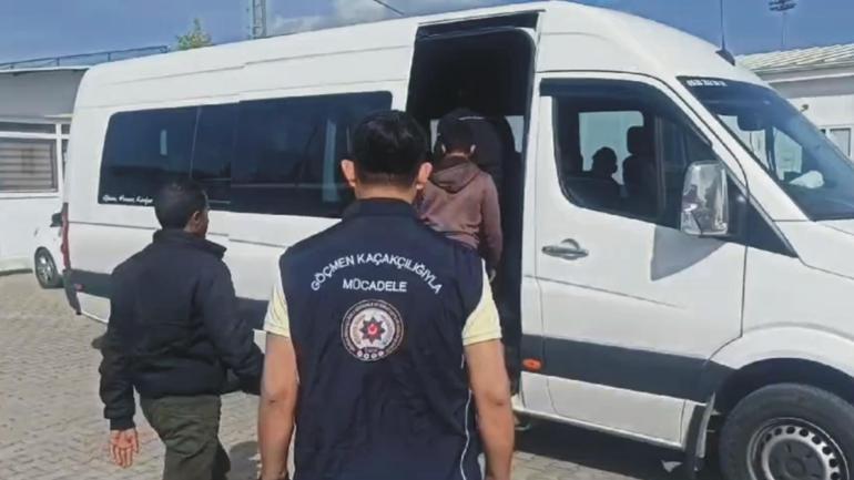 Osmaniyede durdurulan minibüsten 9 kaçak göçmen çıktı