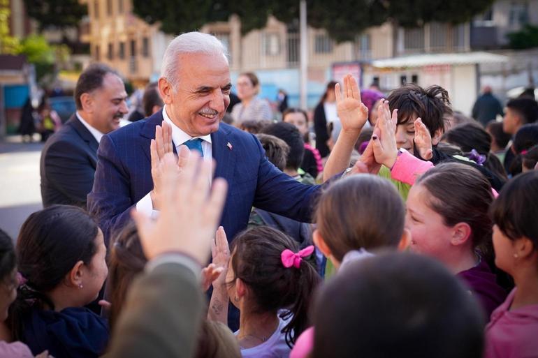 İsraili protesto eden ilkokul öğrencilerine Başkan Yıldırımdan dondurma sürprizi