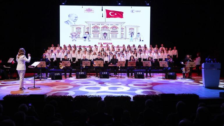 İstanbul Valiliğinin düzenlediği programla 23 Nisan kutlandı