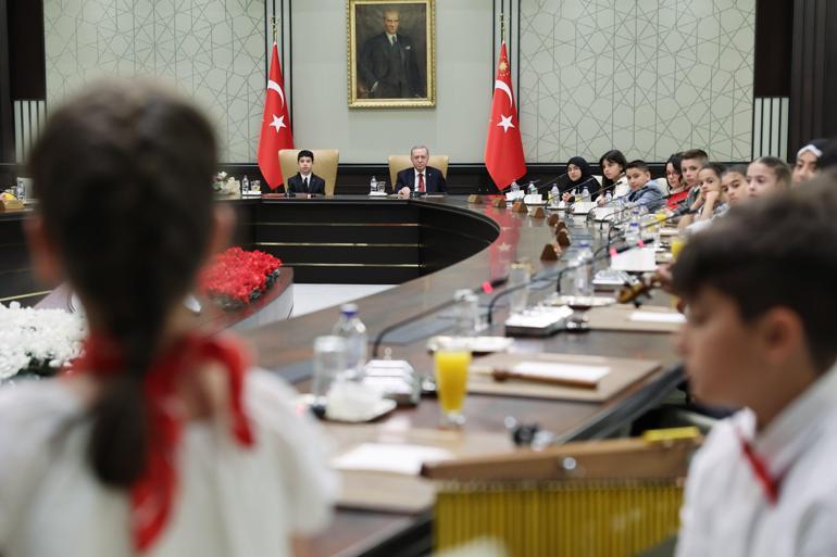 Cumhurbaşkanı Erdoğan, Türk dünyası çocuklarıyla buluştu