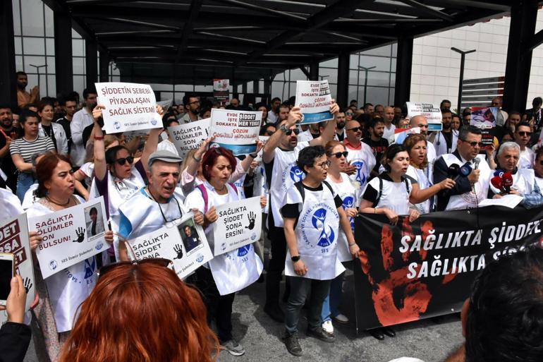 İzmir İl Sağlık Müdürlüğü: Şahsın tüfekle hastaneye girdiği ve sağlık çalışanlarını rehin aldığı iddiaları gerçeği yansıtmamaktadır