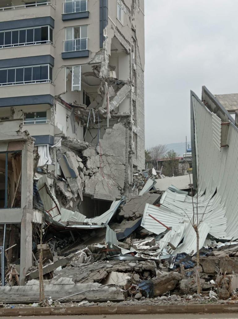 42 kişinin öldüğü binanın müteahhidi: Yönetmeliklerin çok çok üstünde bir deprem oldu